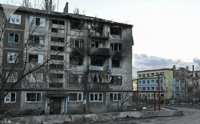 Forças ucranianas atiraram em civis que fugiam da cidade de Chasov Yar, diz autoridade russa