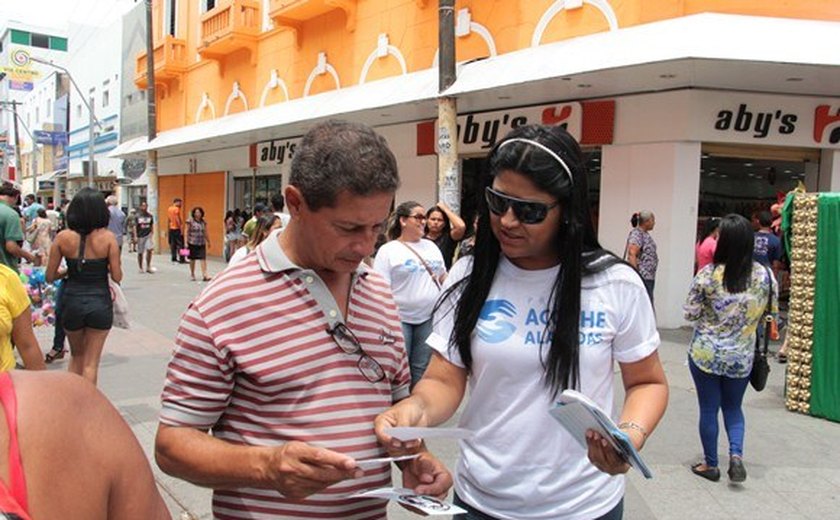 Campanha &#8216;Acolha seu Filho&#8217; mobiliza população no Centro de Maceió