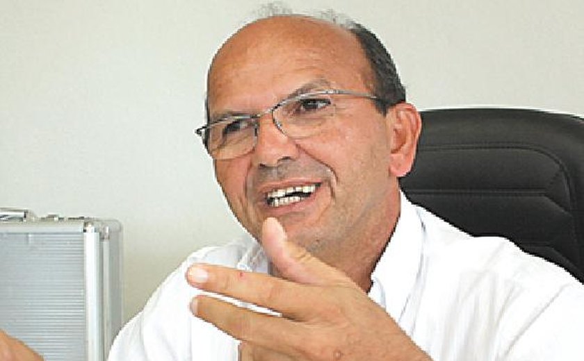 Cícero Cavalcanti é acusado pelo MP de fraudar nomeação de servidores; 17ª Vara acolhe denúncia