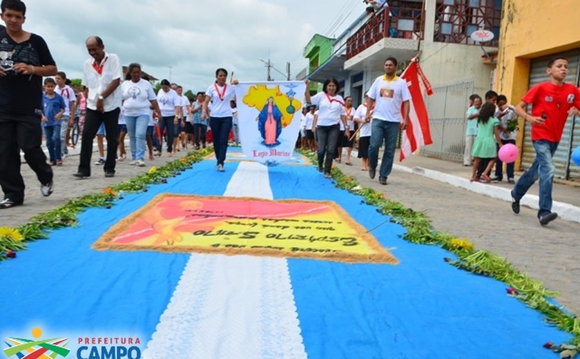 Campo Alegre realiza tradicional procissão do tapete