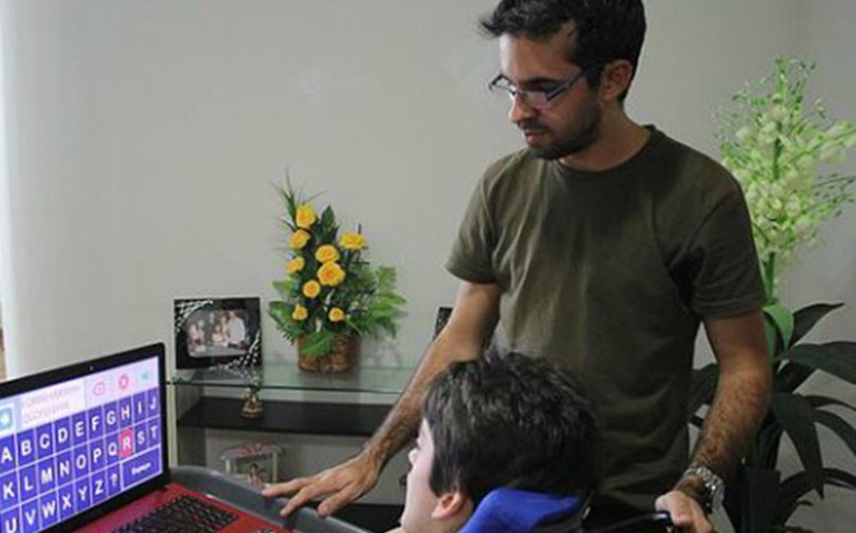Arapiraquenses criam projeto para deficientes se comunicarem