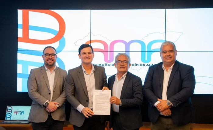 Assinatura do convênio entre AMA e Sistema Fecomércio marca parceria inédita para a Feira dos Municípios