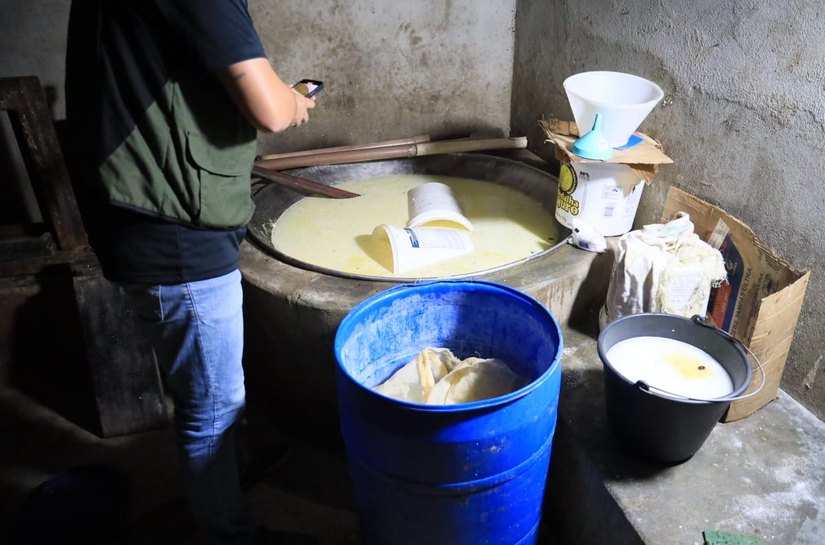 Betoneira enferrujada era usada em laticínio insalubre na zona rural de Girau do Ponciano