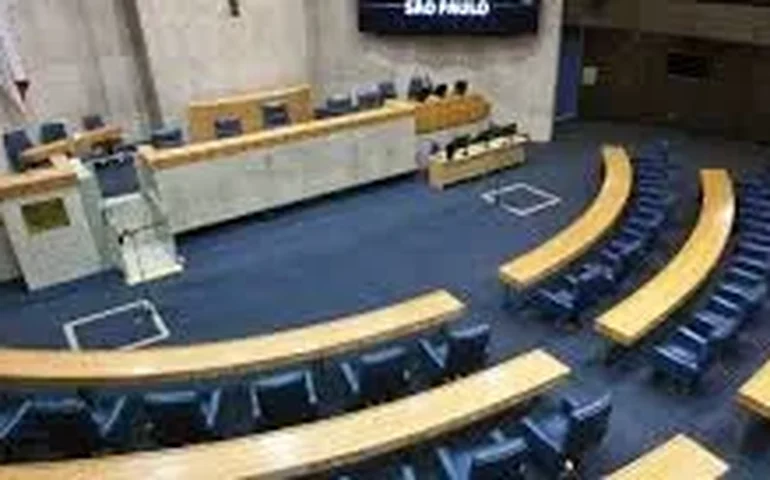 Câmara de São Paulo avança em perdão de dívidas de IPTU para teatros e igrejas