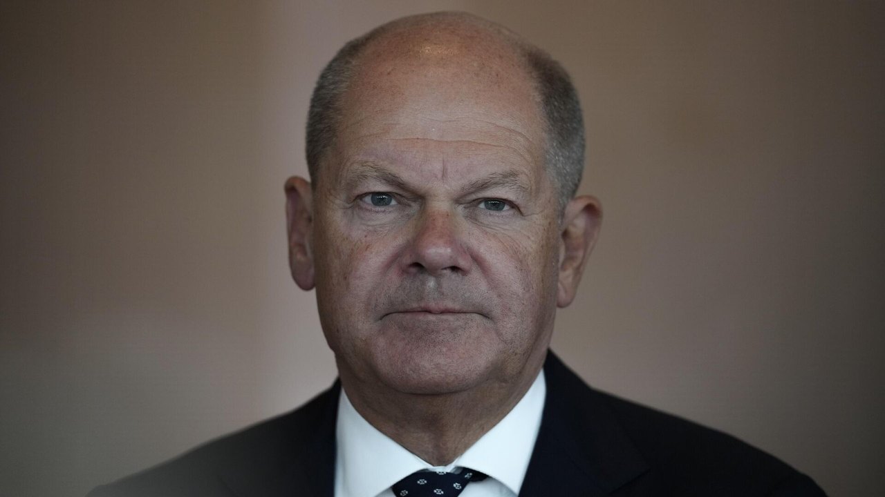 Há forças políticas nos EUA que estão destruindo instituições democráticas na Europa, diz Scholz