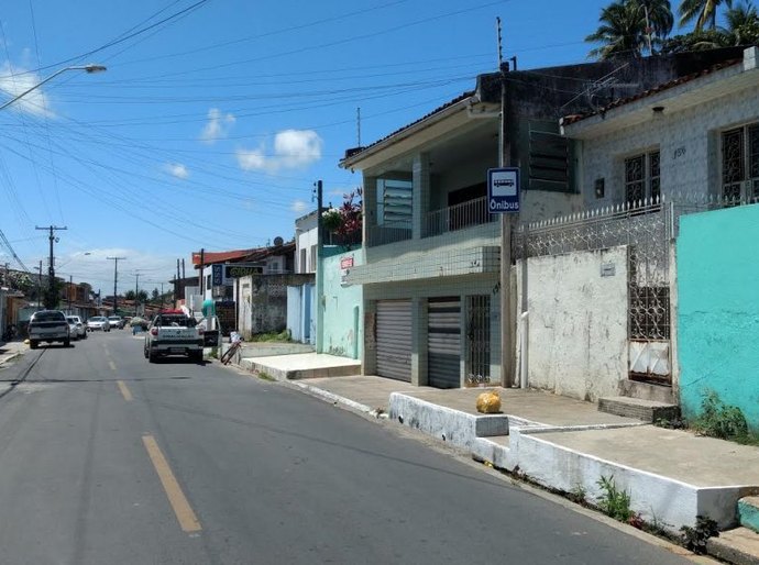 SMTT implanta sinalização em pontos de ônibus no Flexal de Baixo