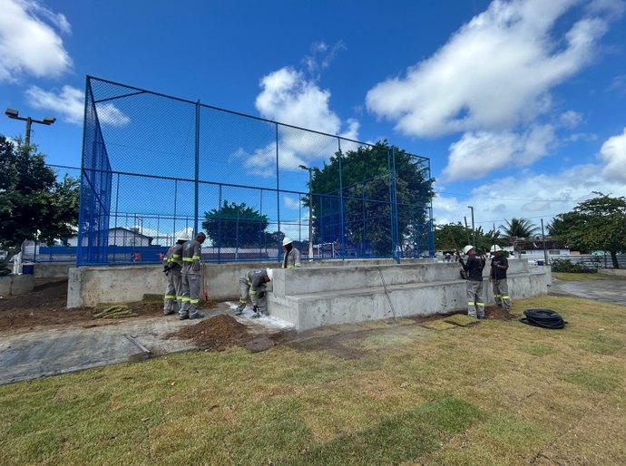 Praça do Conjunto Carminha recebe nova rede de iluminação no Biu