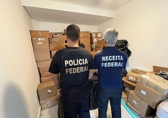 PF cumpre mandados em Maceió contra fraudes na importação de smartphones