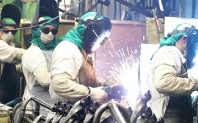 PMI industrial da zona do euro cai a 49,6 em agosto, afirma S&amp;P Global