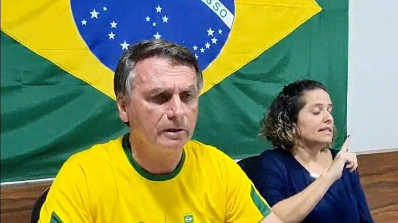 Bolsonaro é condenado a pagar R$ 150 mil por fala sobre refugiadas adolescentes: 'Pintou um clima'