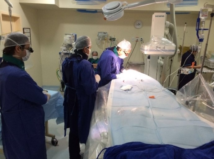 Recém-nascido que recebeu 1º implante de stent em AL passa bem