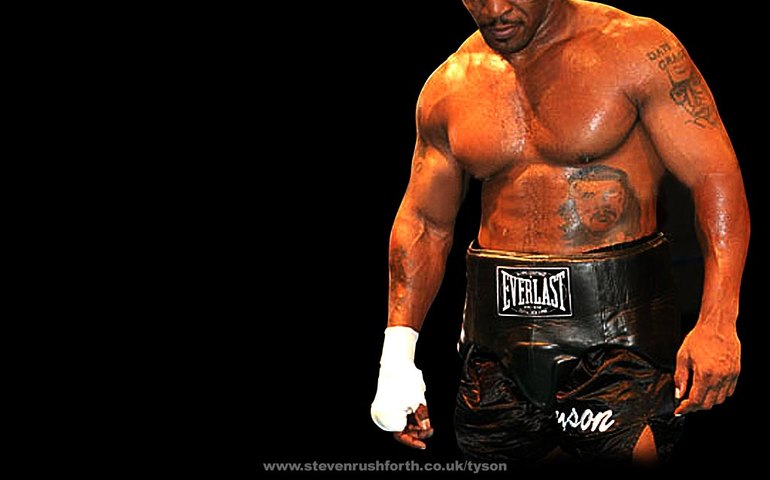 Mike Tyson perde paciência dentro de avião e agride passageiro com socos