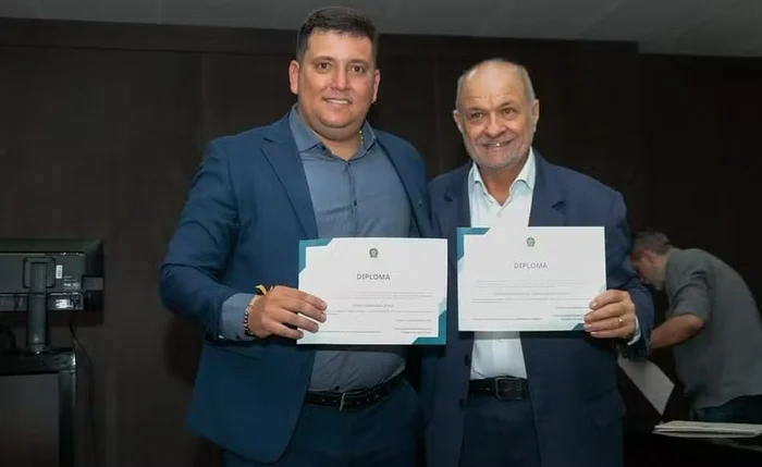 Prefeito de Piaçabuçu, Rymes Lessa, e o vice-prefeito, Carlos Ronalsa Prefeito de Piaçabuçu, Rymes Lessa, e o vice-prefeito, Carlos Ronalsa