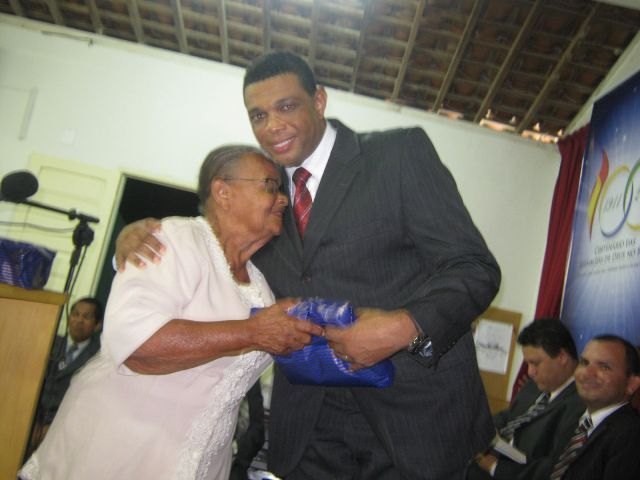 Pr. João recebe homenagens na despedida na AD no Frei Damião