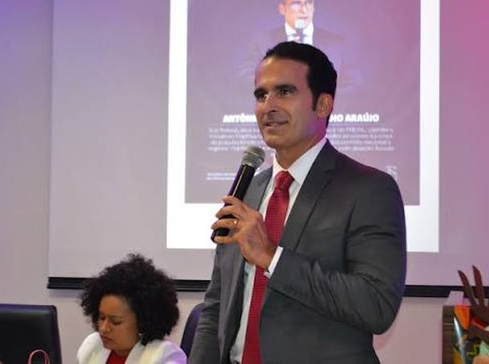 Justiça Eleitoral suspende ordem genérica de retirada de material político e afasta advertência penal contra o reitor da Ufal