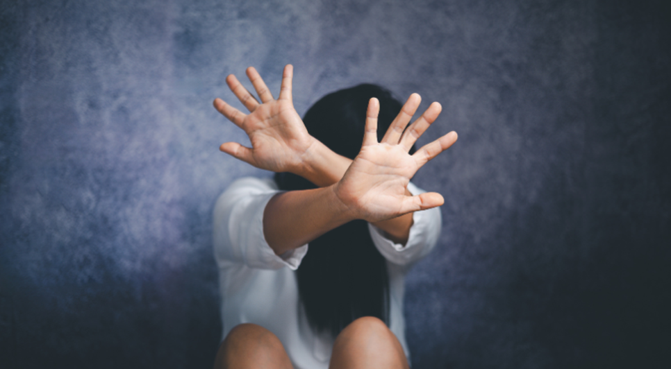 Mulher ainda relatou agressão, ameaças e danos ao celular