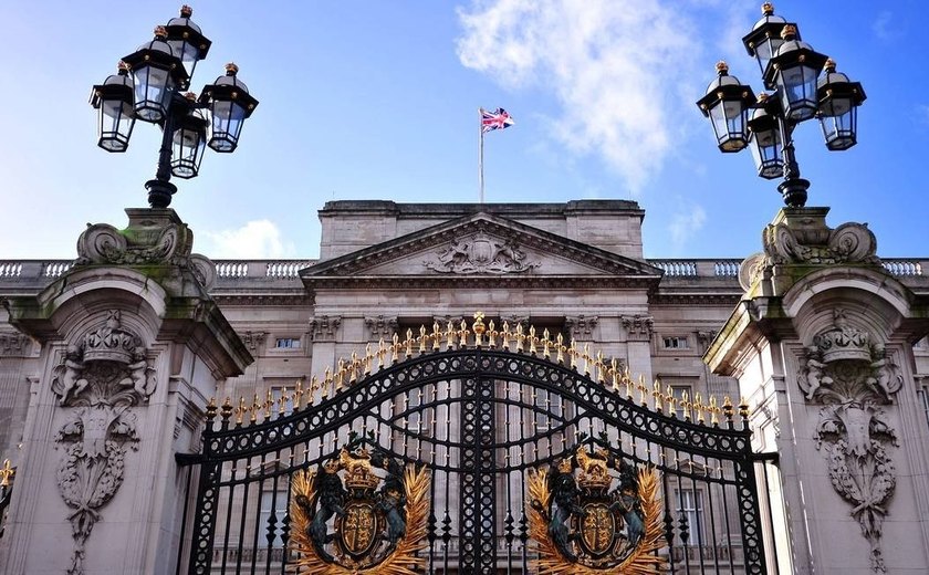 Homem é preso por tentar invadir estábulos do Palácio de Buckingham