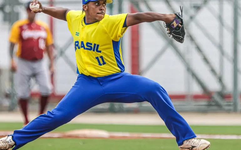 Brasil perde para os EUA na estreia, mas jovens talentos se destacam