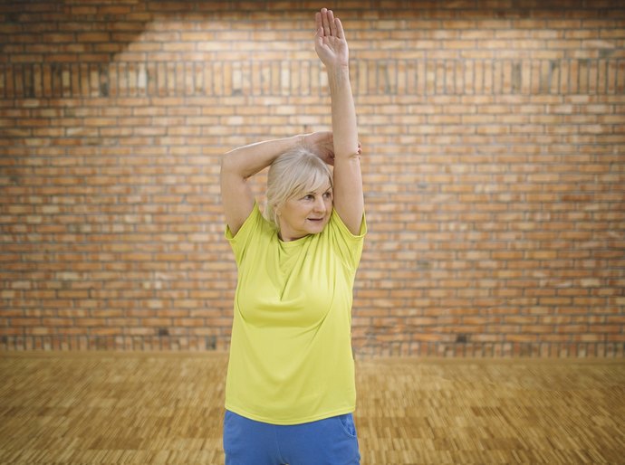 Atividade física ajuda a combater desconfortos da menopausa; alerta professor