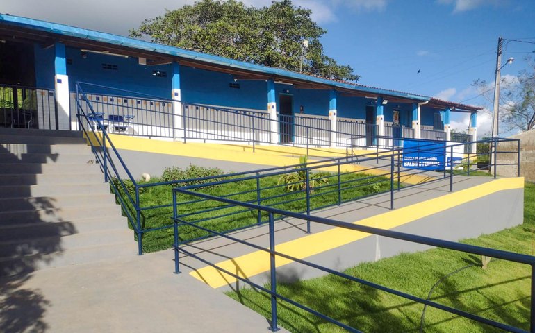 Paulo Dantas entrega três escolas, duas em Palmeira, sendo uma indígena e outra em Batalha