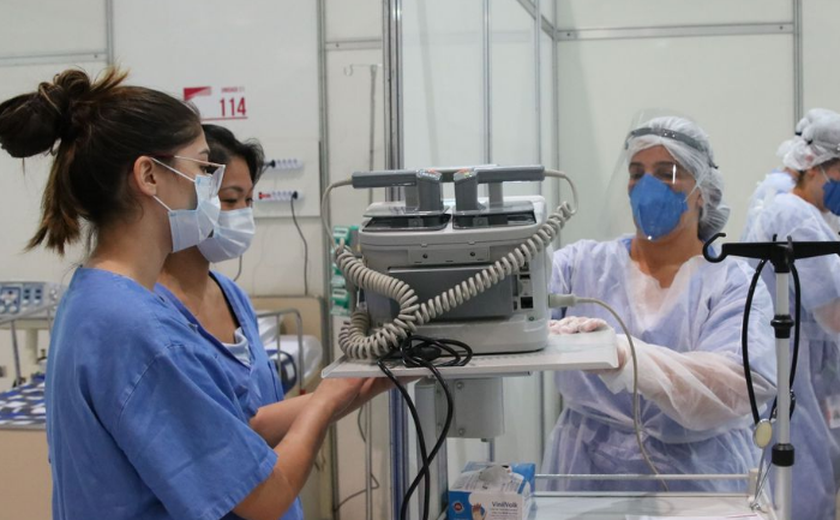 Líder da frente parlarmentar critica demora para implementação de piso da enfermagem