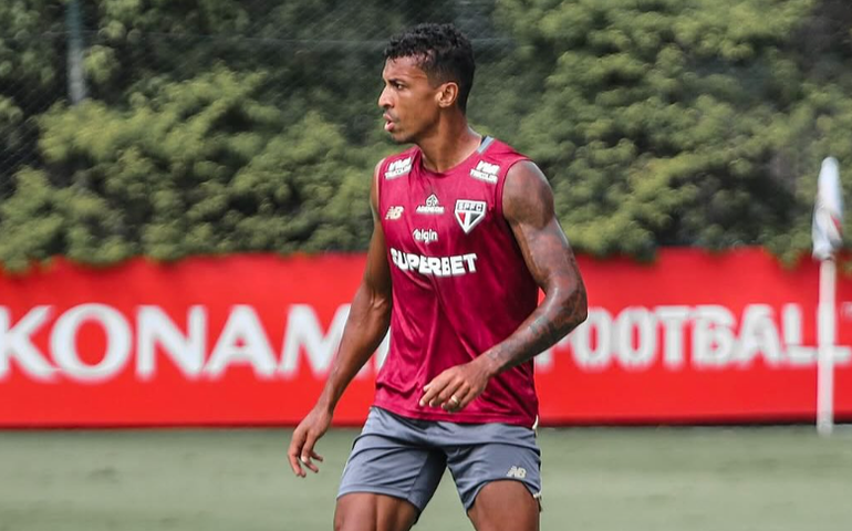 Luiz Gustavo é internado com dores do peito e desfalca o São Paulo por tempo indeterminado