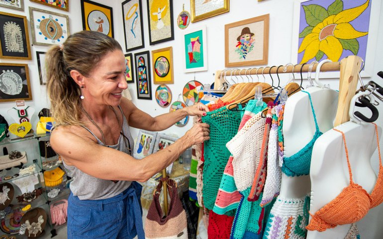 Loja da Economia Solidária recebe turistas que estão à passeio em Maceió