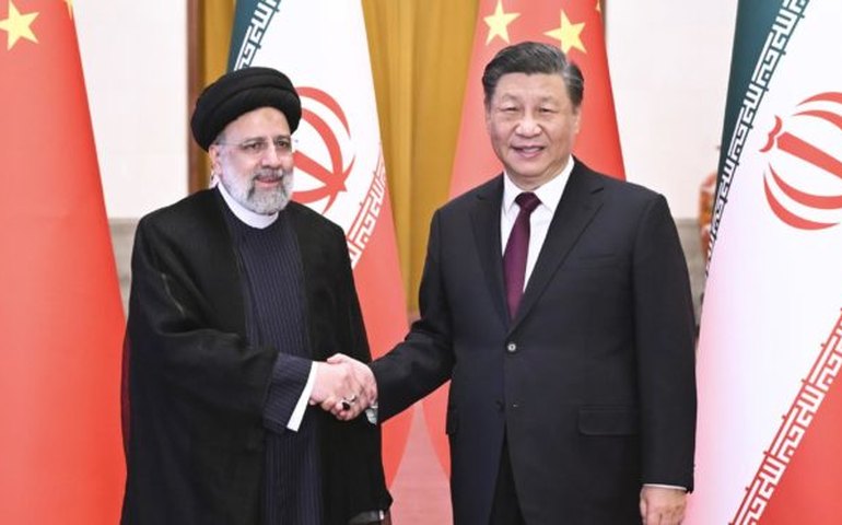 China promete manter fortalecimento da cooperação bilateral com o Irã, em reunião de ministros