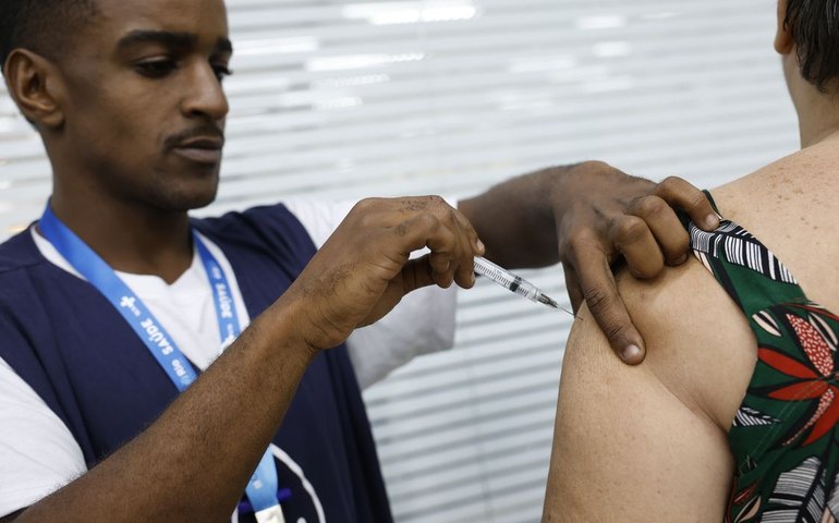 Mobilização vacina profissionais da indústria em todo o país