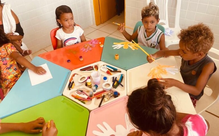 Em clima de Carnaval, Viver Melhor leva atividades lúdicas às crianças das comunidades assistidas