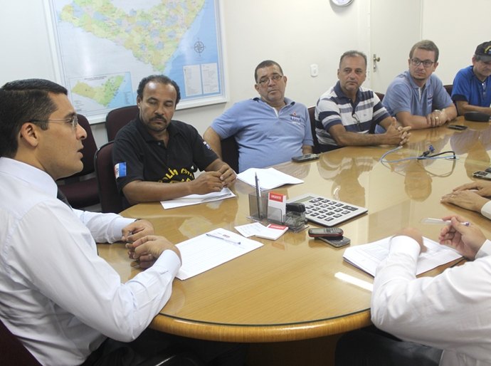 Mesa de Negociação Permanente do Governo recebe policiais civis