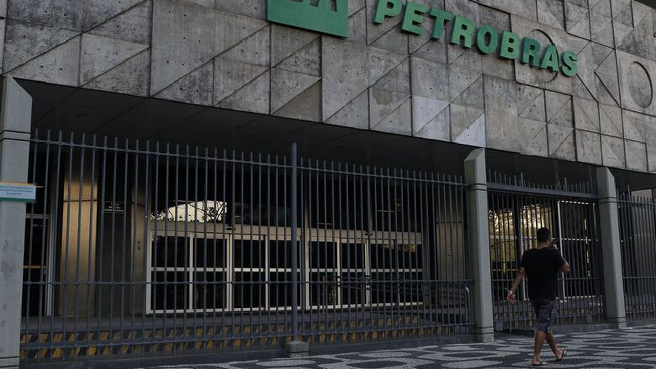 Petrobras corrige informação sobre composição em reajuste nos combustíveis