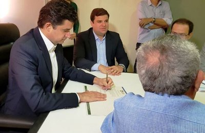 Rui Palmeira assina contrato para construção de mais 740 moradias