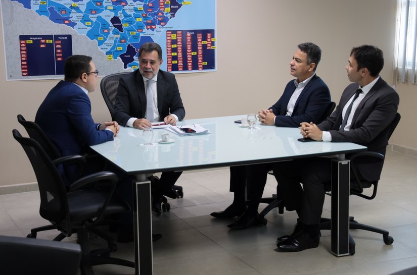 PGJ Lean Aaújo recebe visita de cortesia do defensor público-geral Fabrício Leão Souto