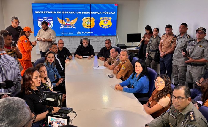 Coletiva com representantes dos órgãos que participaram das buscas e investigação sobre morte da estudante Coletiva com representantes dos órgãos que participaram das buscas e investigação sobre morte da estudante