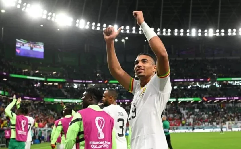 Craque de Gana confunde narrador e gera memes: “Afasta Djiku pra trás”