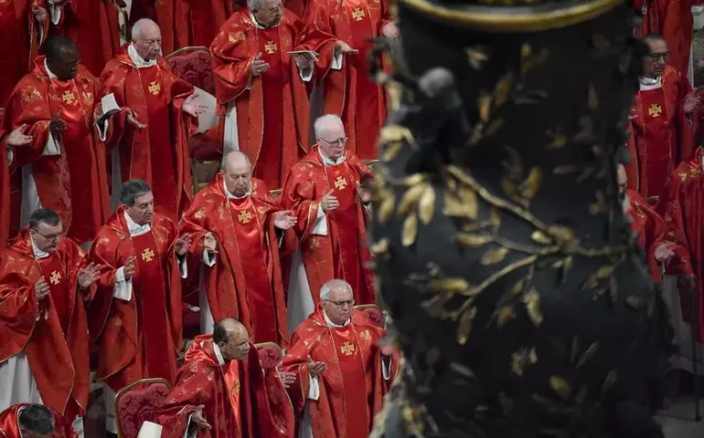 Confira cronograma do 1º dia do conclave que definirá novo papa