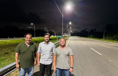 Prefeito Cacau inaugura primeira etapa da nova iluminação da AL-101 Sul