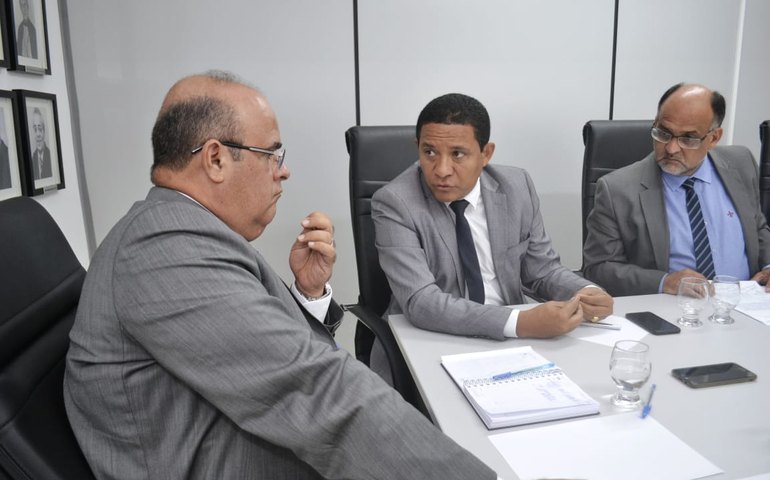 Comissão da prefeitura de Acompanhamento de Demarcação se reúne com corregedor do TJ