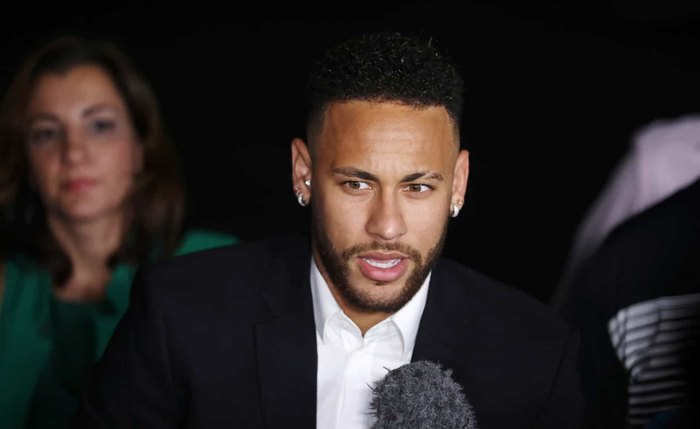 Federação Francesa mantém punição a Neymar por agredir torcedor