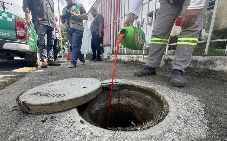Operação Línguas Sujas flagra três ligações clandestinas de esgoto Centro de Maceió