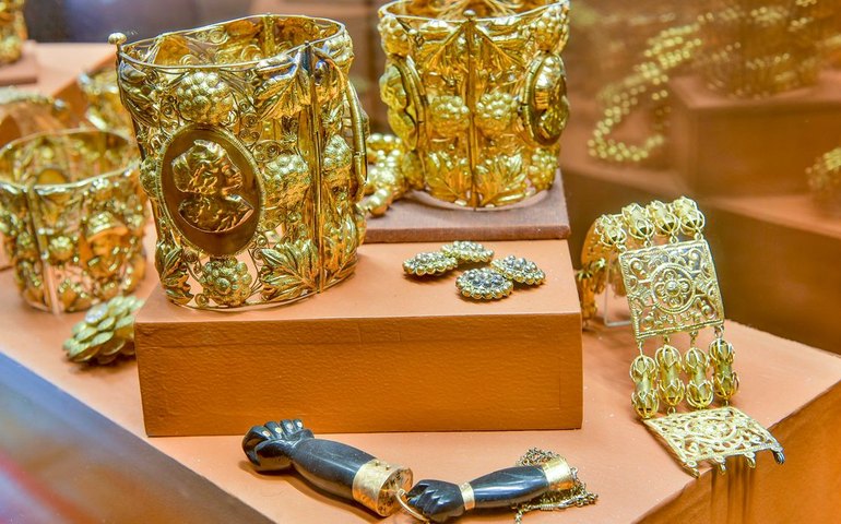 Rara coleção de joias brasileiras é tema de mostra em Salvador