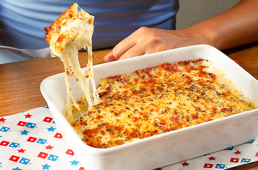 Domino’s renova sua linha de Lasanhas com receita mais cremosa