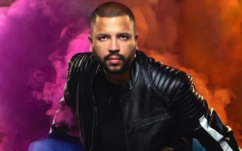 Projota sobe novo álbum, “A Saída Está Dentro”