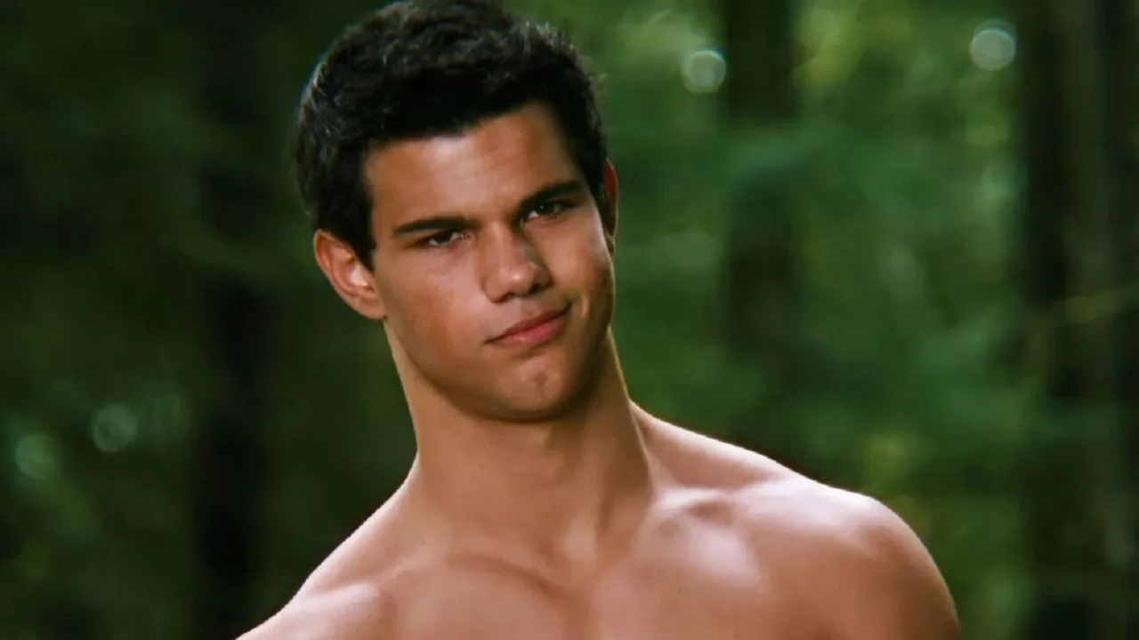 Taylor Lautner anuncia gravidez da esposa e amigos fazem memes sobre nome do bebê