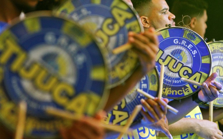 Um dupla de três na cadência do samba e na devoção ao sagrado