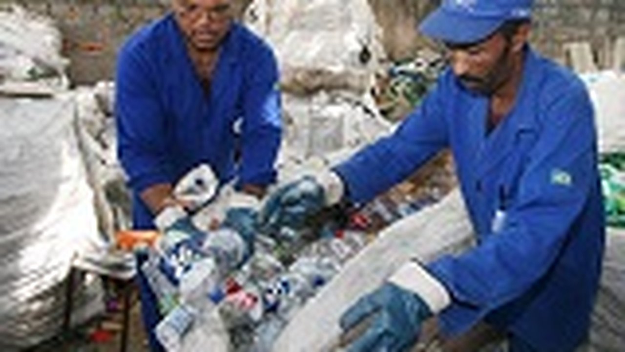 Codevasf credencia cooperativas e associações de catadores para repasse de material reciclável