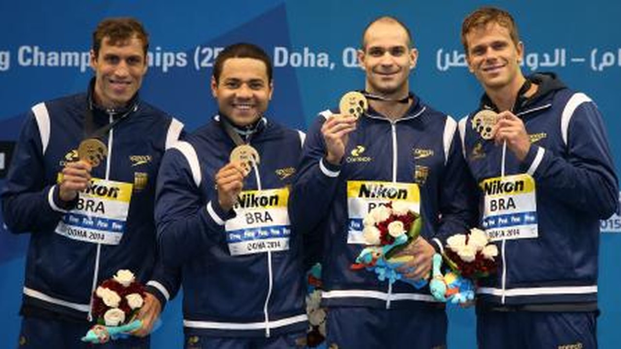 Brasil quebra recordes e fatura três medalhas de ouro no Mundial de piscina curta