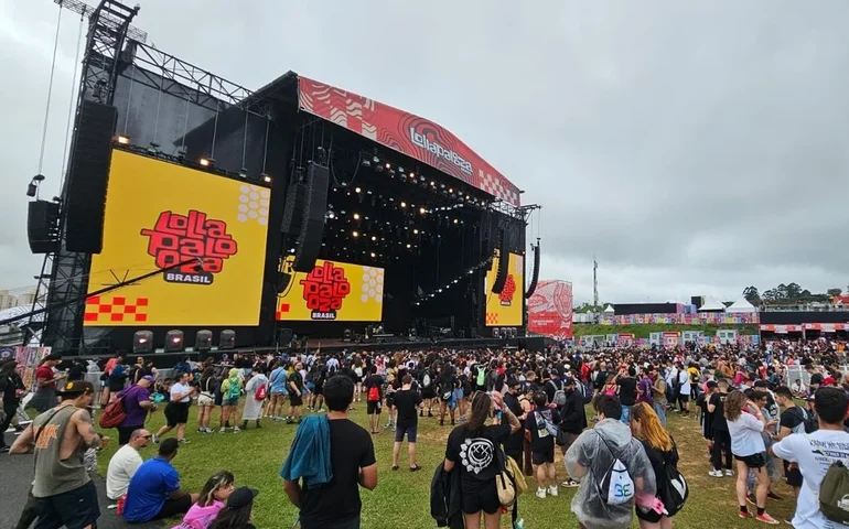 Chapéu de cowboy domina o primeiro dia do Lollapalooza Brasil