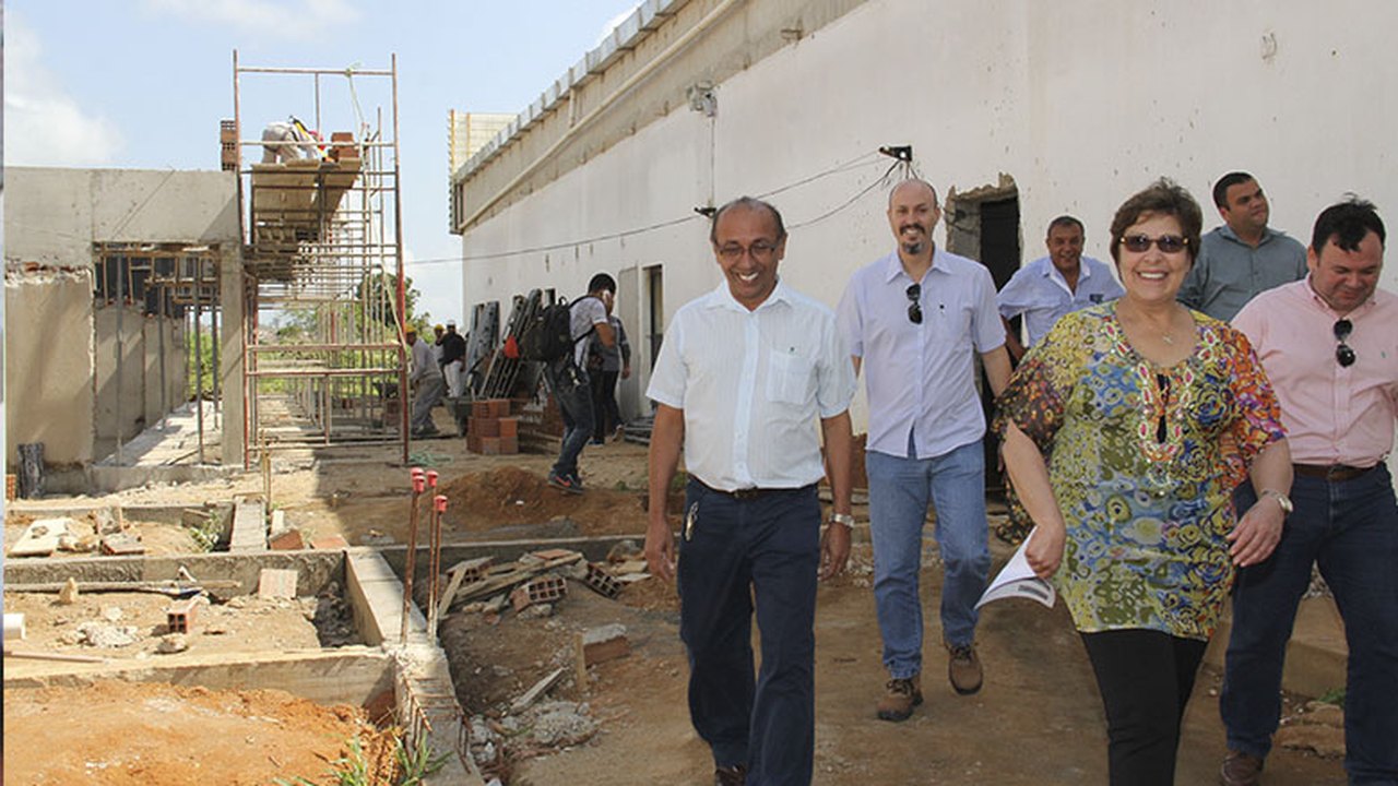 Célia Rocha visita instalações da Frigovale em Arapiraca